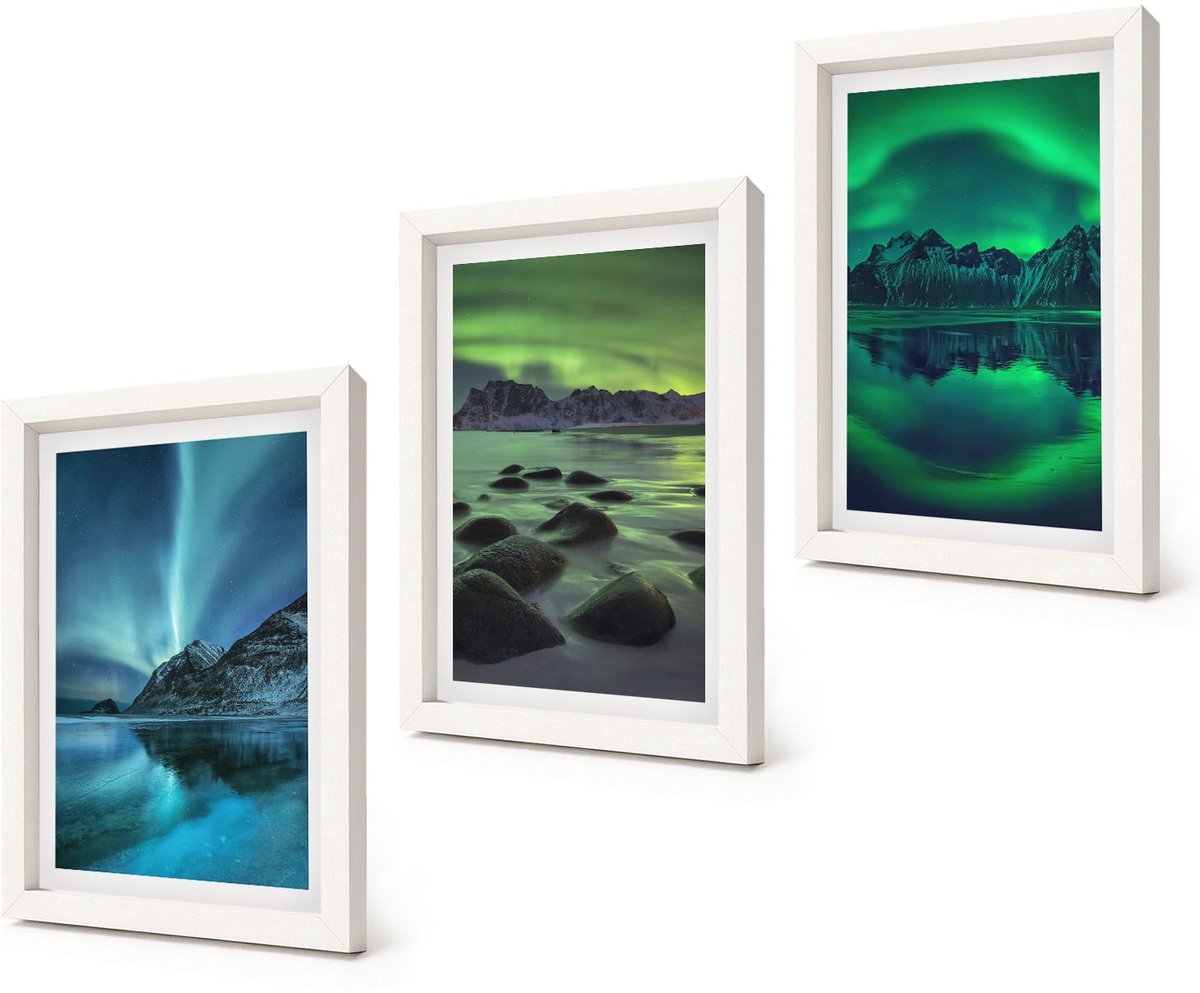 Coloray 3-Delige Schilderij Set - Winterlandschap met noorderlicht en bergen - 20x30 - Moderne Wanddecoratie - Woonkamer - Muurdecoratie
