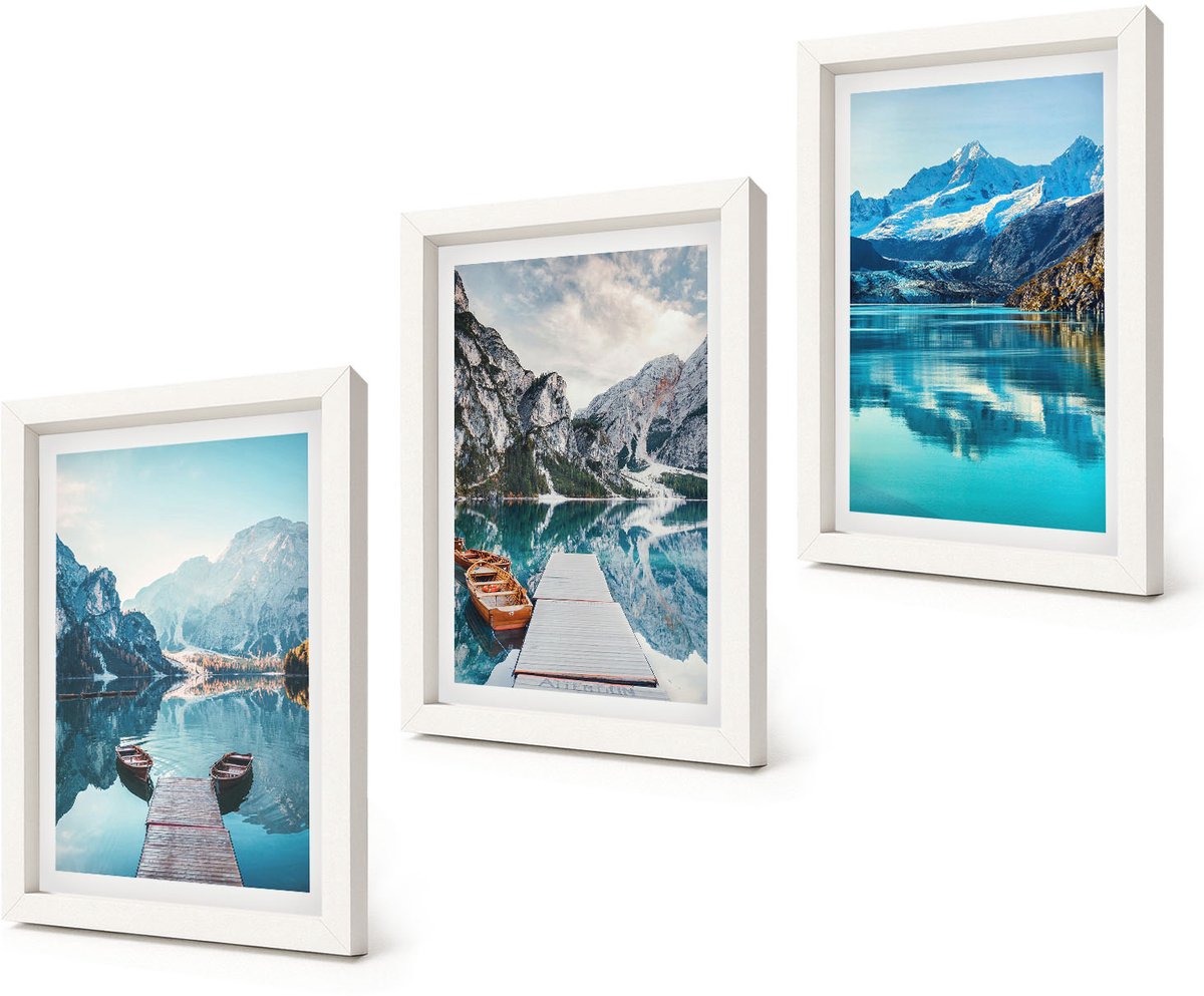 Coloray 3-Delige Schilderij Set - Bergmeren met boten en weerspiegelingen in het water. - 20x30 - Wanddecoratie - Woonkamer Decoratie - Muurdecoratie