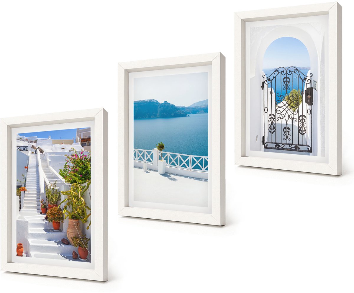 Coloray 3-Delige Schilderij Set - Witte trap met planten, uitzicht op zee en poort - 20x30 - Wanddecoratie - Schilderijen Set - Interieur