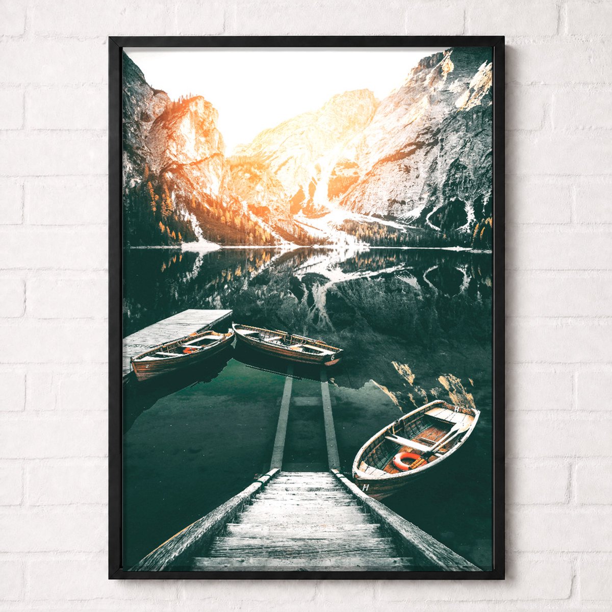 Bergmeer met Bootjes Poster - Mountain Lake Collection - Natuur Posters - A2+ 43,2 x 61 cm