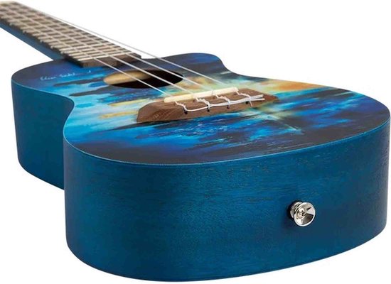 Blauwe ukulele met abstracte print van een stad aan het water, gezien vanaf de zijkant.
