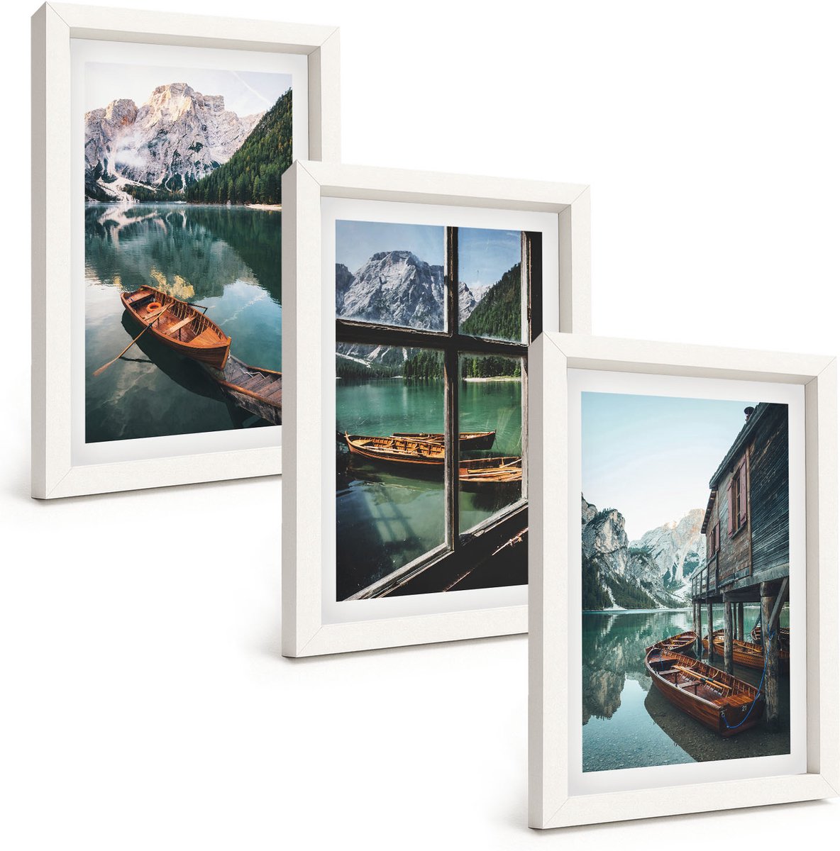 Tulup 3-Delige Schilderij Set - Uitzicht op een bergmeer met boten en een huis aan het water. - 20x30 - Muurdecoratie - Decoratieve Schilderijen - Wohnzimmer
