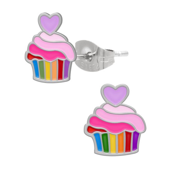 Zilverkleurige cupcake oorbellen met roze frosting en een paars hartje, regenboogkleurige basis.
