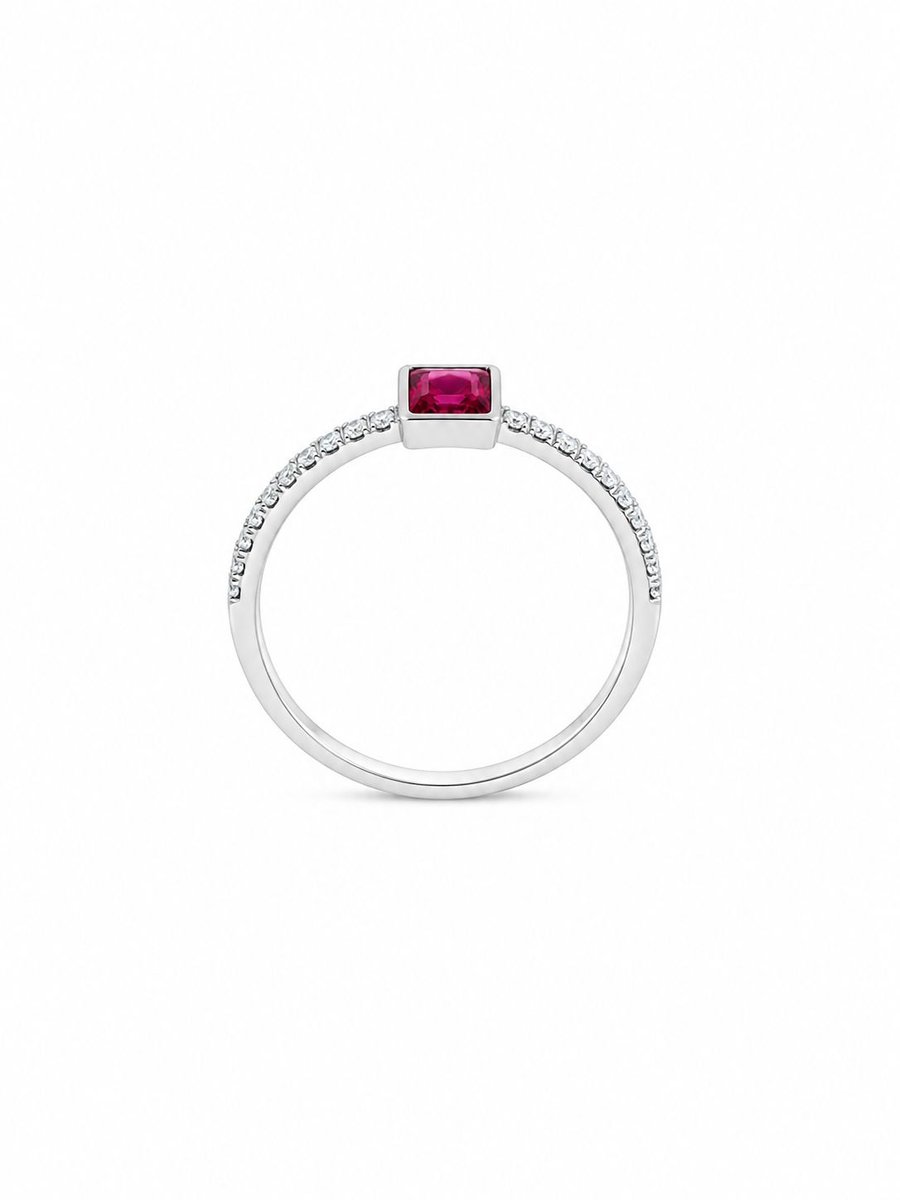 ring met roze zirkonia steen vierkant
