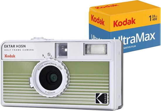 Kodak Ektar H35N half frame camera met groene strepen en een doos Kodak Ultramax 24 film.