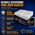 Verpakking van 200 toploaders en 200 penny sleeves, met icoontjes die bescherming tegen buigen, krassen, stof en vocht weergeven.