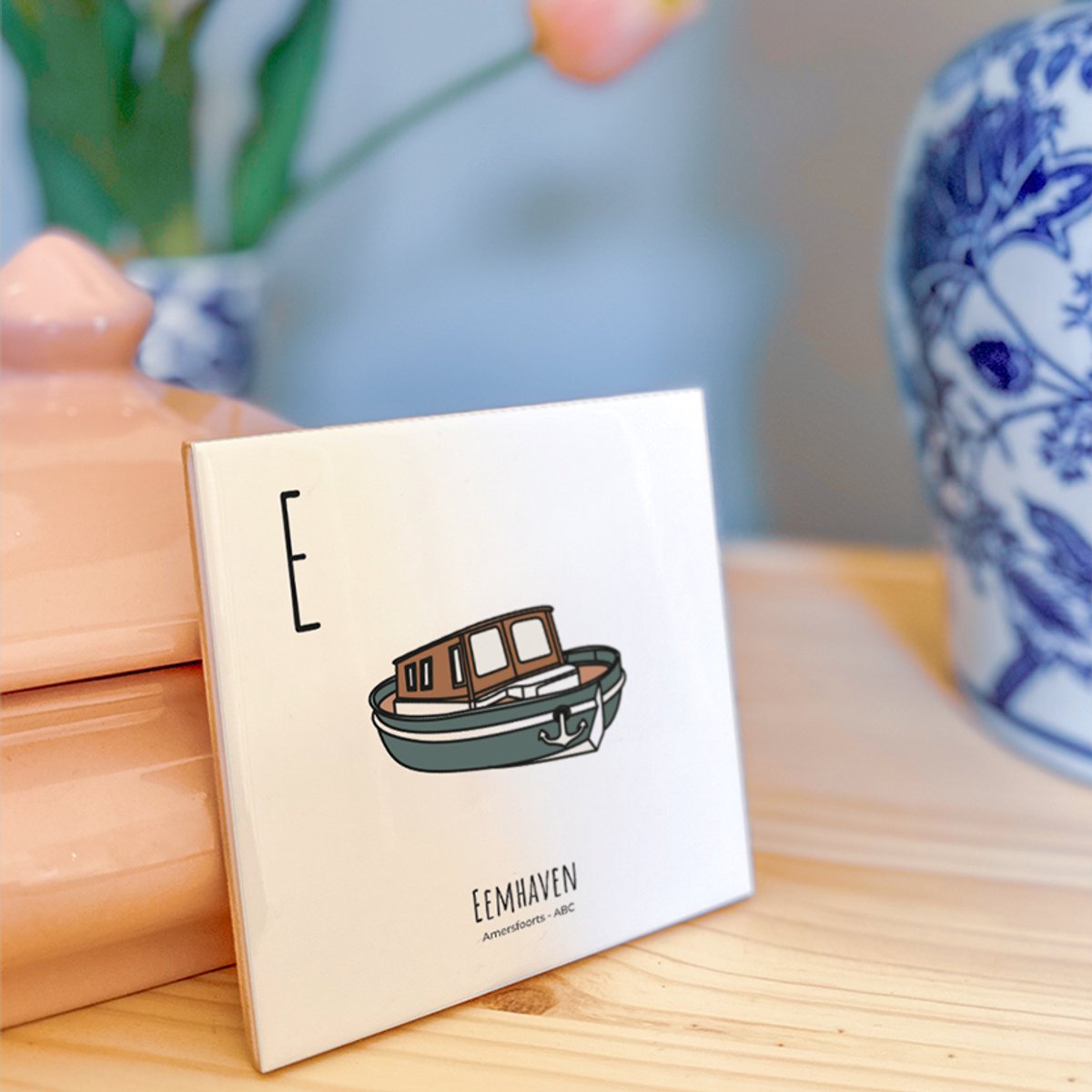 Eemhaven - ABC tegeltje Amersfoort - Keramiek met Handgetekende Illustratie - Wanddecoratie - Woondecoratie - Relatiegeschenk - Souvenir - 10,8 x 10,8 cm