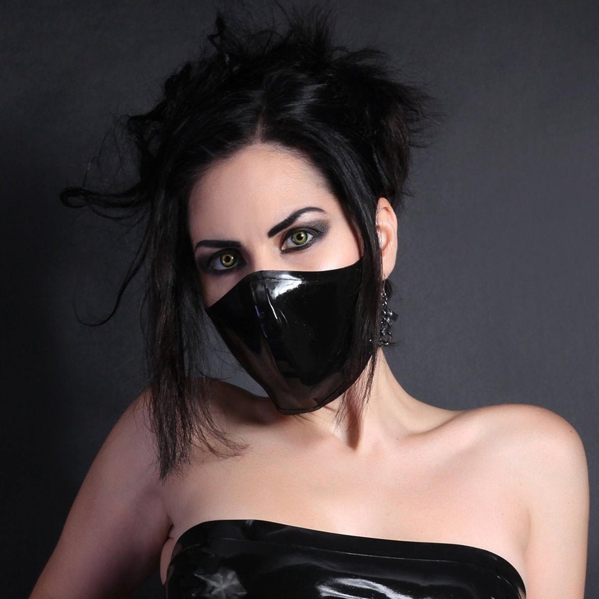 SnelShoppen - Verstelbaar en Wasbaar Handgemaakt Latex Gezichtsmasker Zwart - Unisex Fashion Masker voor Feesten, Festivals en Cosplay - 1 Stuk