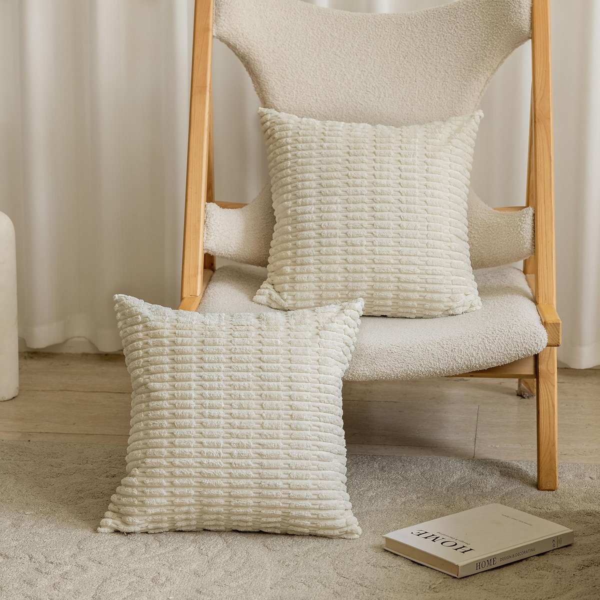 Omgoods - Set van 2 Decoratieve Crème Kussenhoezen Ribfluweel 60 x 60 cm