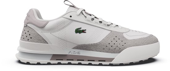 Off-white en grijze Lacoste sneaker met perforaties, suède accenten en krokodillenlogo.