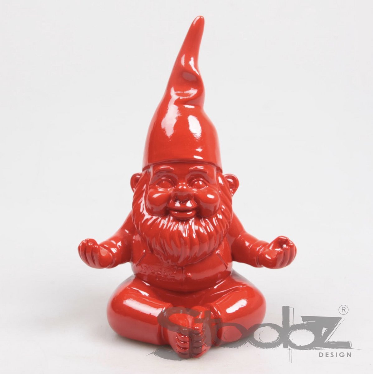 Stoobz Kabouter yoga rood 20 cm - decoratief beeld – yogakabouter