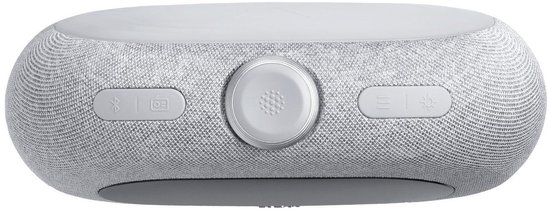 Grijze JBL wekkerradio met bovenaan de knoppen voor alarm, radio en licht.