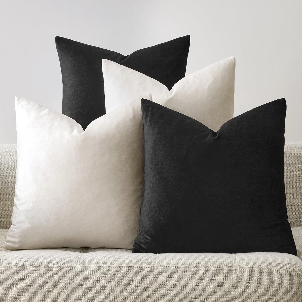 Omgoods - Set van 4 Luxe Zachte Kussenslopen Velvet 45x45 cm Zwart-Ivory voor Woonkamer