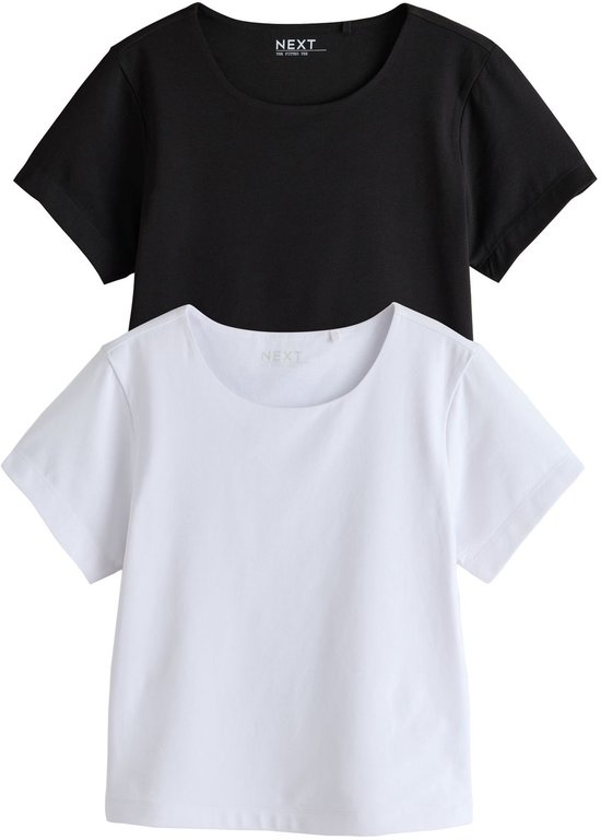 Set van twee nauwsluitende T-shirts met korte mouwen in zwart en wit, inclusief 'NEXT THE FITTED TEE' label.