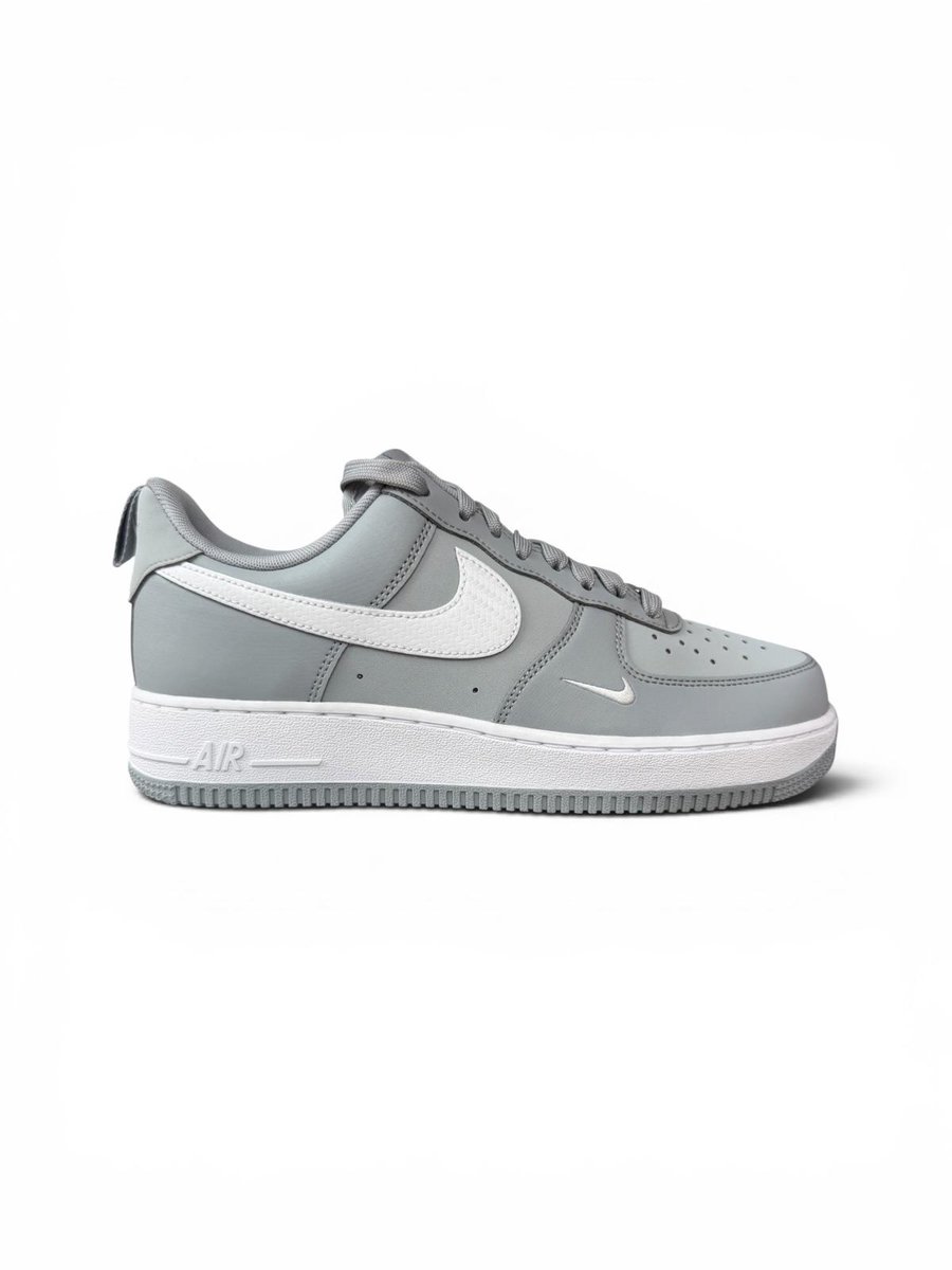 AIR FORCE 1 ’07 TECH ESS Grijs