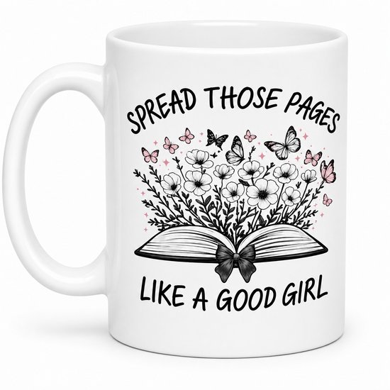 Witte mok met illustratie van een open boek met bloemen en vlinders. Tekst: SPREAD THOSE PAGES LIKE A GOOD GIRL.