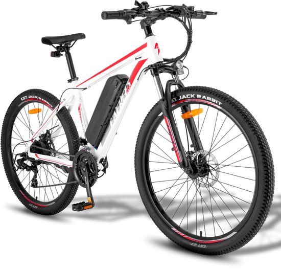 Witte elektrische mountainbike met rode accenten, 27,5 inch wielen, een batterij op het frame en schijfremmen.