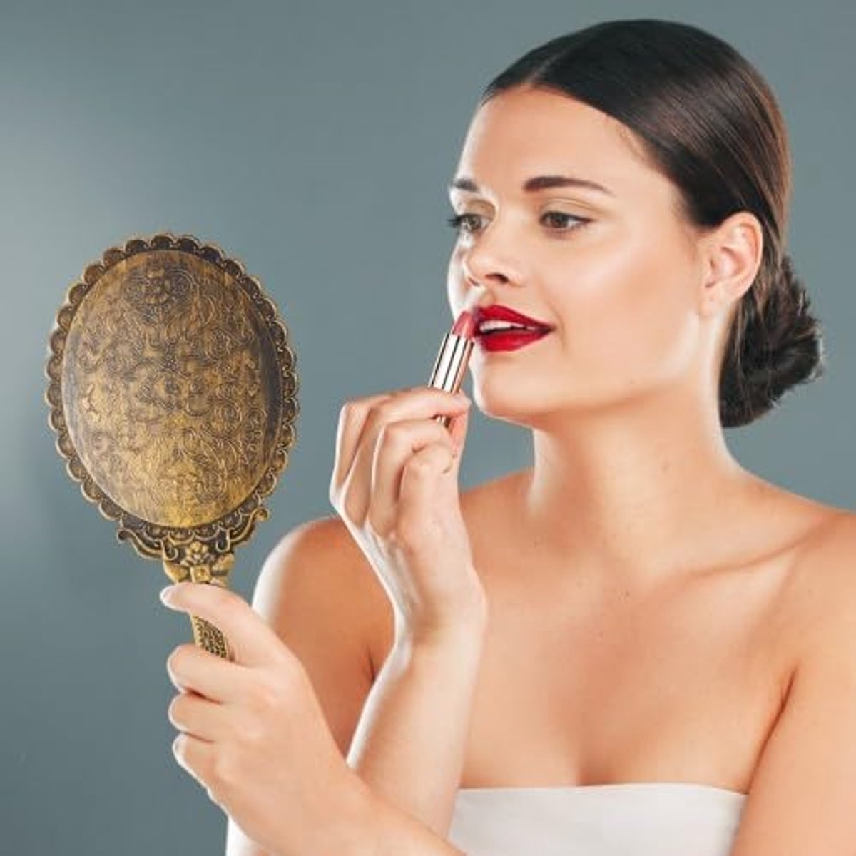 SnelShoppen - Vintage Handspiegel Antieke Makeup Spiegel Reismirror met Handvat voor Vrouwen en Meisjes - Compacte Bronzen Reismirror voor Salon en Da