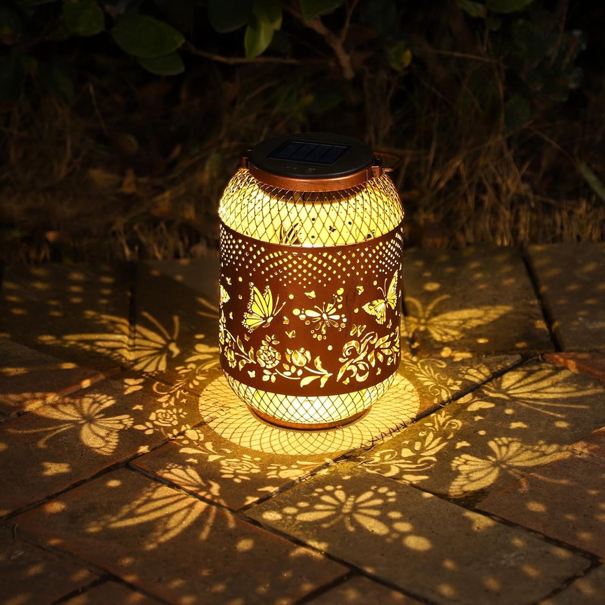 SnelShoppen - Solar Lamp Buiten - IP65 Waterdichte Metalen Solar Lantaarn met Vlinder Ontwerp, 600mAh Batterij, 10u Verlichting, Hanghaak - Tuin, Balk