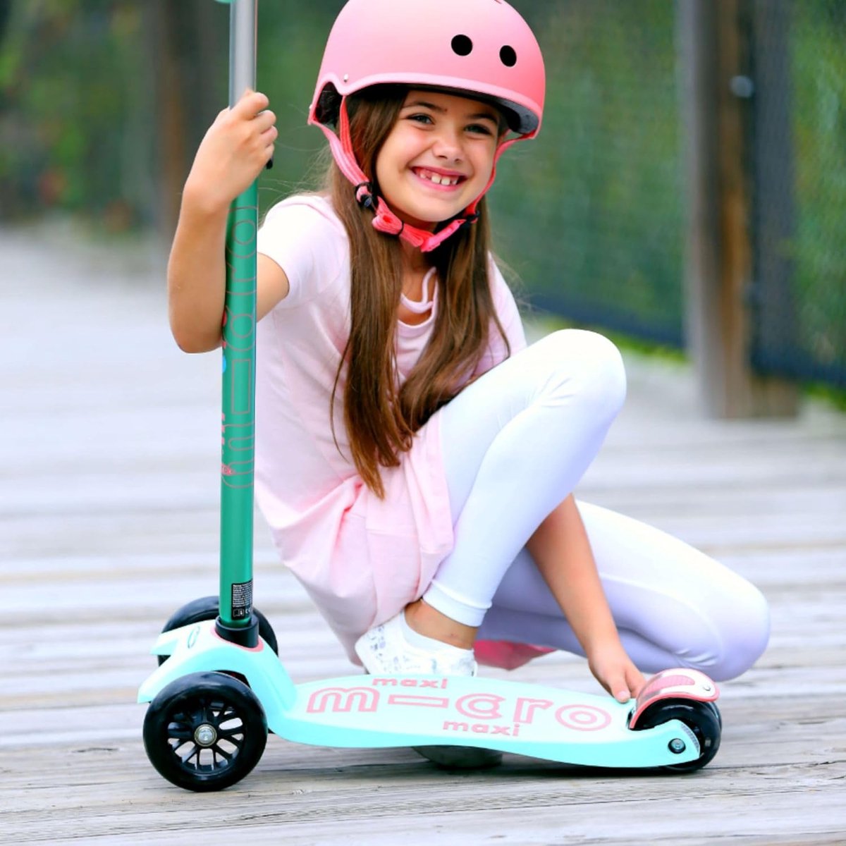 SnelShoppen - Micro Maxi Deluxe LED Kickboard met LED Voorwielen | Verstelbaar Stuur | Voor Kinderen vanaf 5 Jaar | Beschikbaar in 6 Kleuren