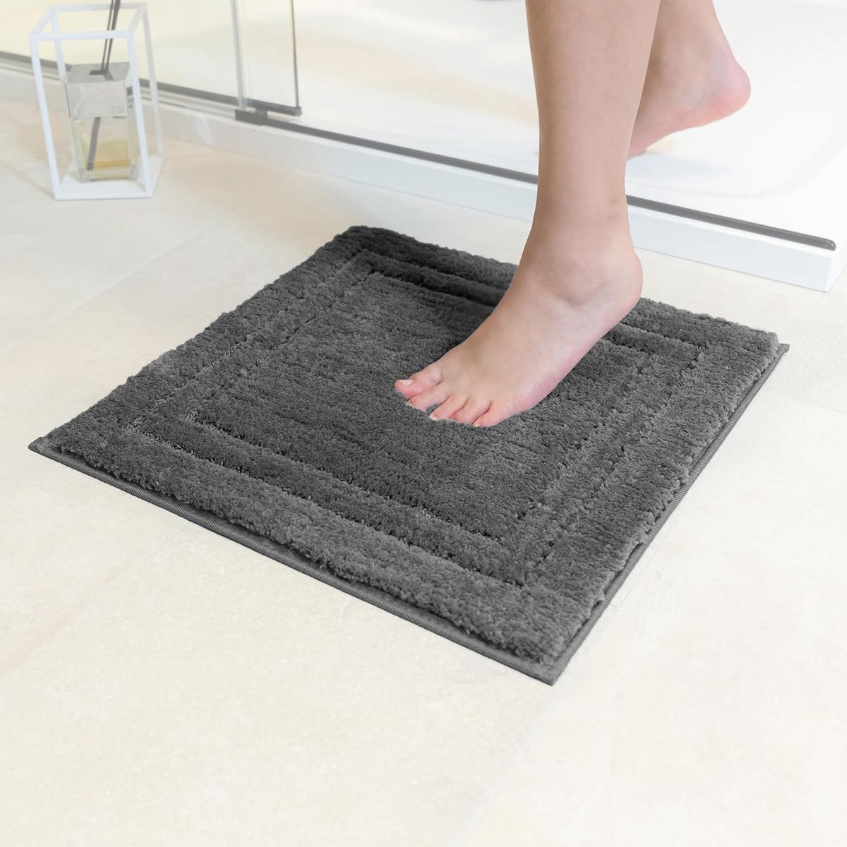 SnelShoppen - Decomira Antislip Badmat 45x45cm | Super Absorberend Microvezel | Hygienisch en Wasmachinebestendig | Donkergrijs voor Badkamer, Douche