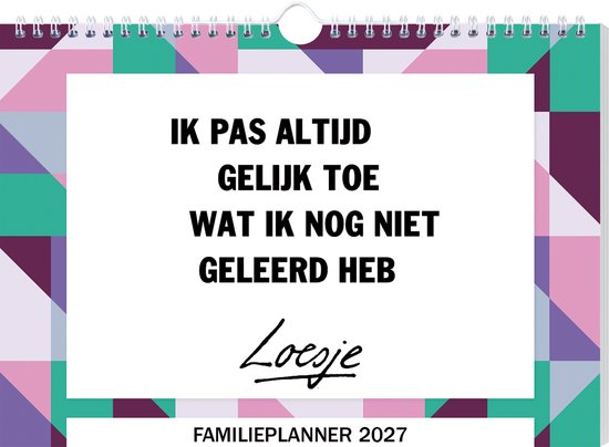 Familieplanner 2027 met de tekst "Ik pas altijd gelijk toe wat ik nog niet geleerd heb" en handtekening "Loesje". Achtergrond met geometrische patronen.