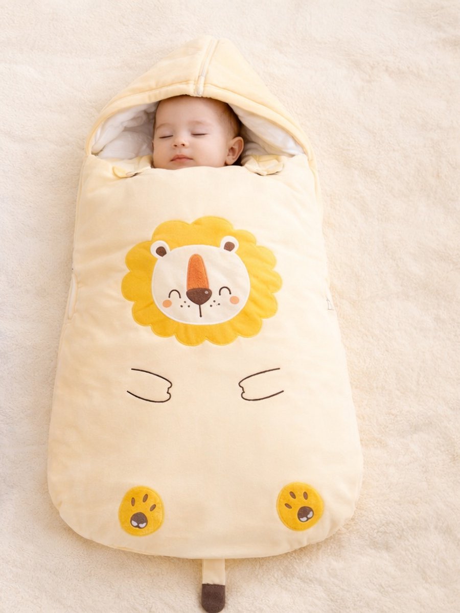 SUMOH® 2-in-1 Baby Winterslaapzak Leeuw Geel - 0-15 Maanden - Extra Warm & Ademend - Anti-Aftrap met Buikband - Baby Nestje voor Wieg en Kinderwagen - 88 x 46 cm