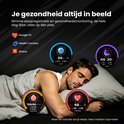 Man slaapt, terwijl de smartwatch gezondheidsmonitoring toont: SpO2, slaap, bloeddruk en hartslag. Toont Google Fit, Health Connect en Strava.