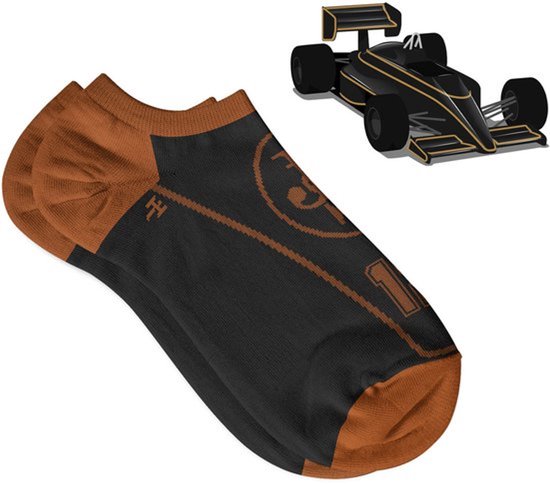 Zwarte enkelsokken met gouden accenten, geïnspireerd op de Lotus 97T John Player Special raceauto. Met '10' opdruk.