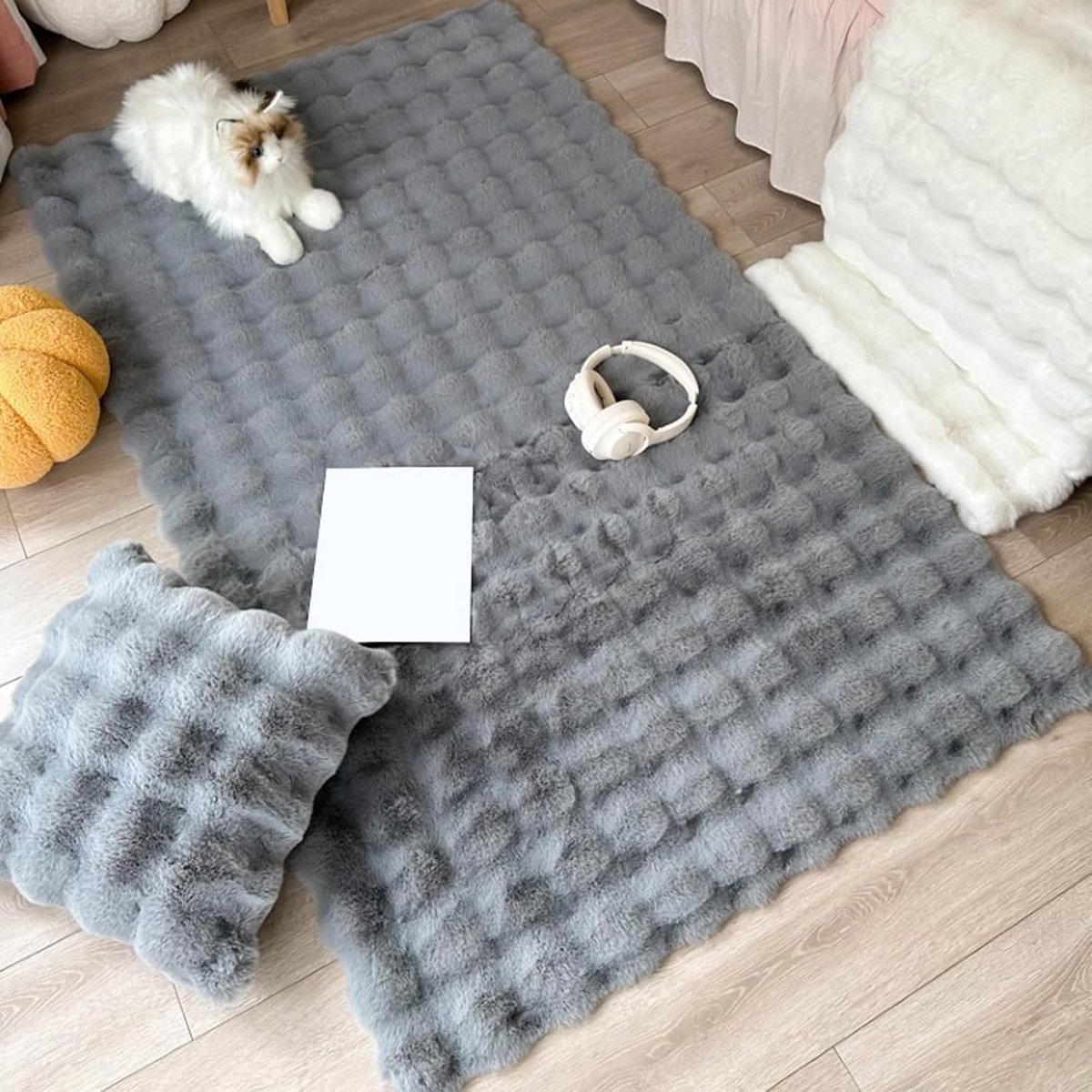 1 Pluche vloerkleed met bubbelstructuur - 60 × 160 cm - Opvouwbaar - Zacht en comfortabel - Geschikt voor woonkamer, naast het bed en kleedkamer - Grijs