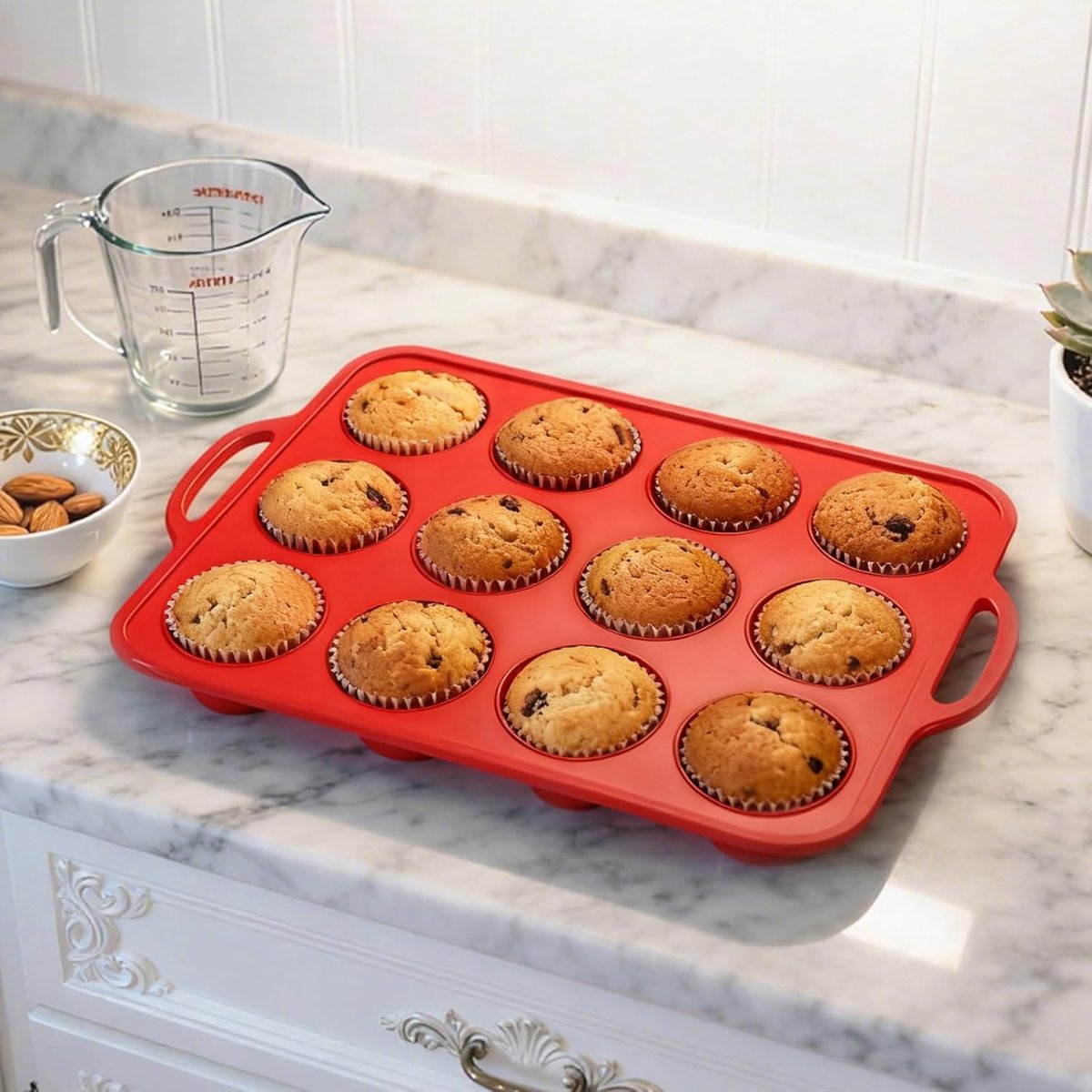 SnelShoppen - Silicone Muffin Bakvorm met 12 Cups, Rood, Met Handvatten, Metalen Versterkte Frames, Ideaal voor Bakken van Muffins, Cupcakes en Taartj