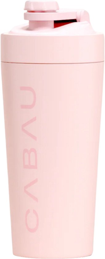 Roze Cabau shaker met opengewerkte letters op witte achtergrond.