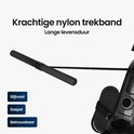Detailopname van de zwarte, stevige nylon trekband van een roeitrainer.