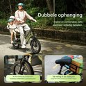 Man en twee kinderen op een groene elektrische bakfiets, met close-ups van de vering en banden.