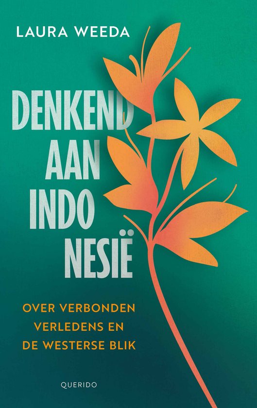 Boekcover met de titel 'Denkend aan Indonesië' met oranje bloemen op een groene achtergrond.