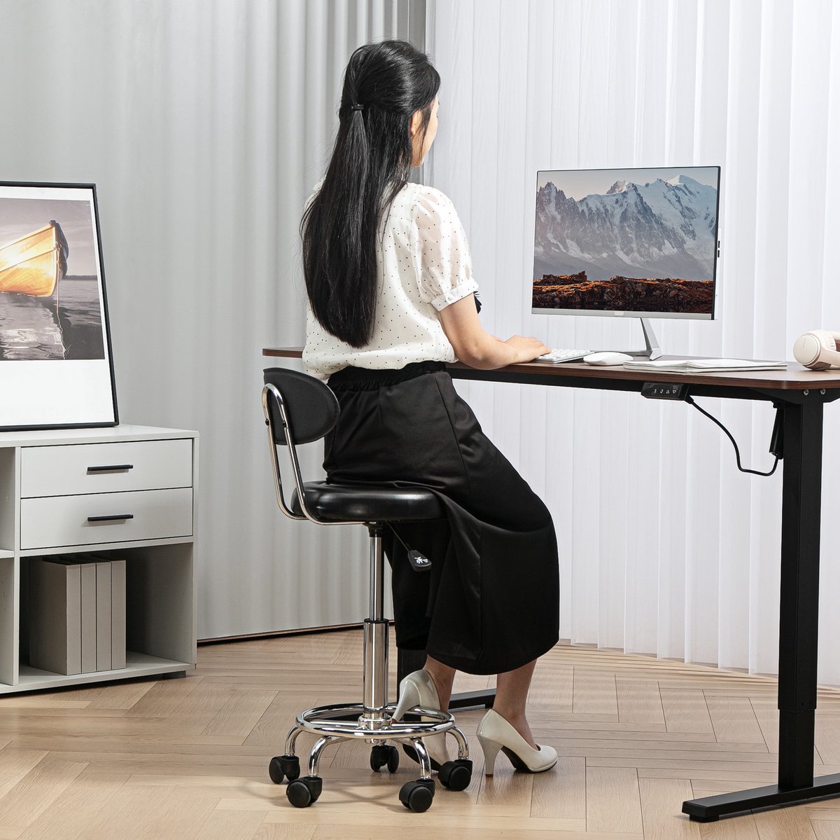 OKWISH Bureaukruk - Hoogteverstelbaar en Draaibaar Met Rugleuning en Wielen - Voor Salon, Bureau en Kaptafel - Kunstleer - Zwart