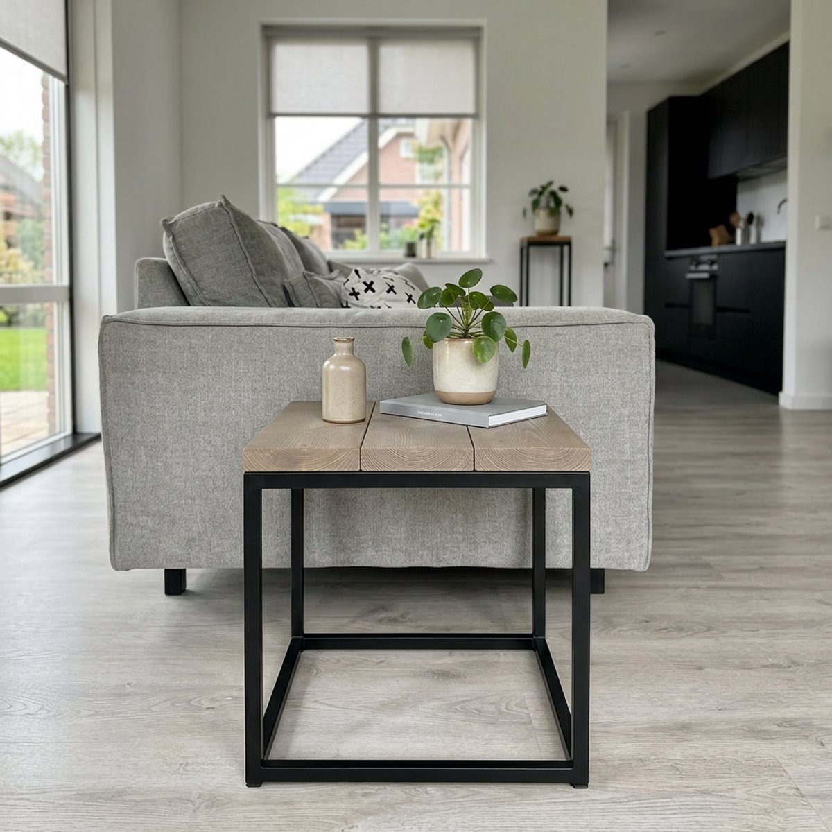 Denton bijzettafel – 40 x 40 x 45 cm – hout en zwart staal – handgemaakt – Wibema
