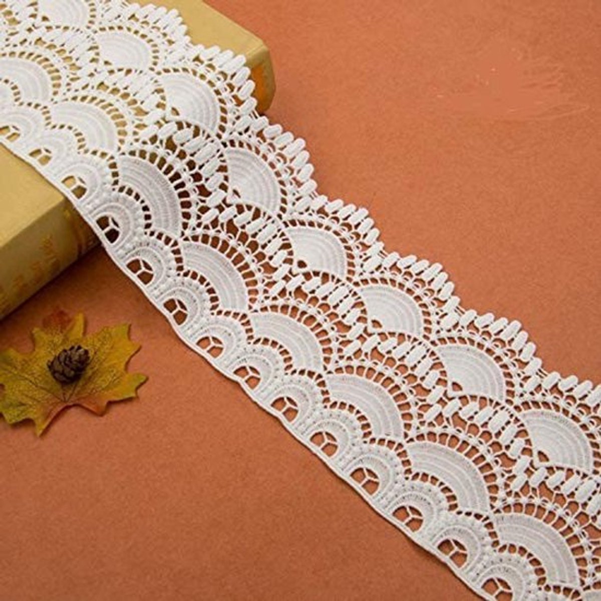 Haaklint 2,74 m - Katoenen Lint - Decoratie Lint - Vintage Stijl - Bloemenpatroon - 12 cm Breedte - Inclusief Geschenkdoos - Decoratielint
