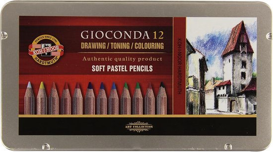 GIOCONDA 12 zachte pastelpotloden, diverse kleuren, met Koh-I-Noor Hardtmuth logo en een afbeelding van een gebouw.