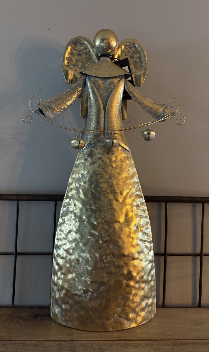 Engel Lida | Goud | Staand Beeld | Kerst | Kerstmis | Winter | Woonaccessoires | Woonaccessoire | Decoratie | Decoratief | Deco | Verhuizen | Familie | Vrienden | Wonen | Woonkamer | Living | Landelijk | Industrieel | Overledene | Herinnering