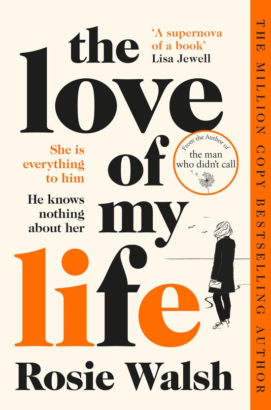 Boekcover 'The Love of My Life' met grote zwarte en oranje letters. Een klein silhouet van een vrouw staat op het strand.