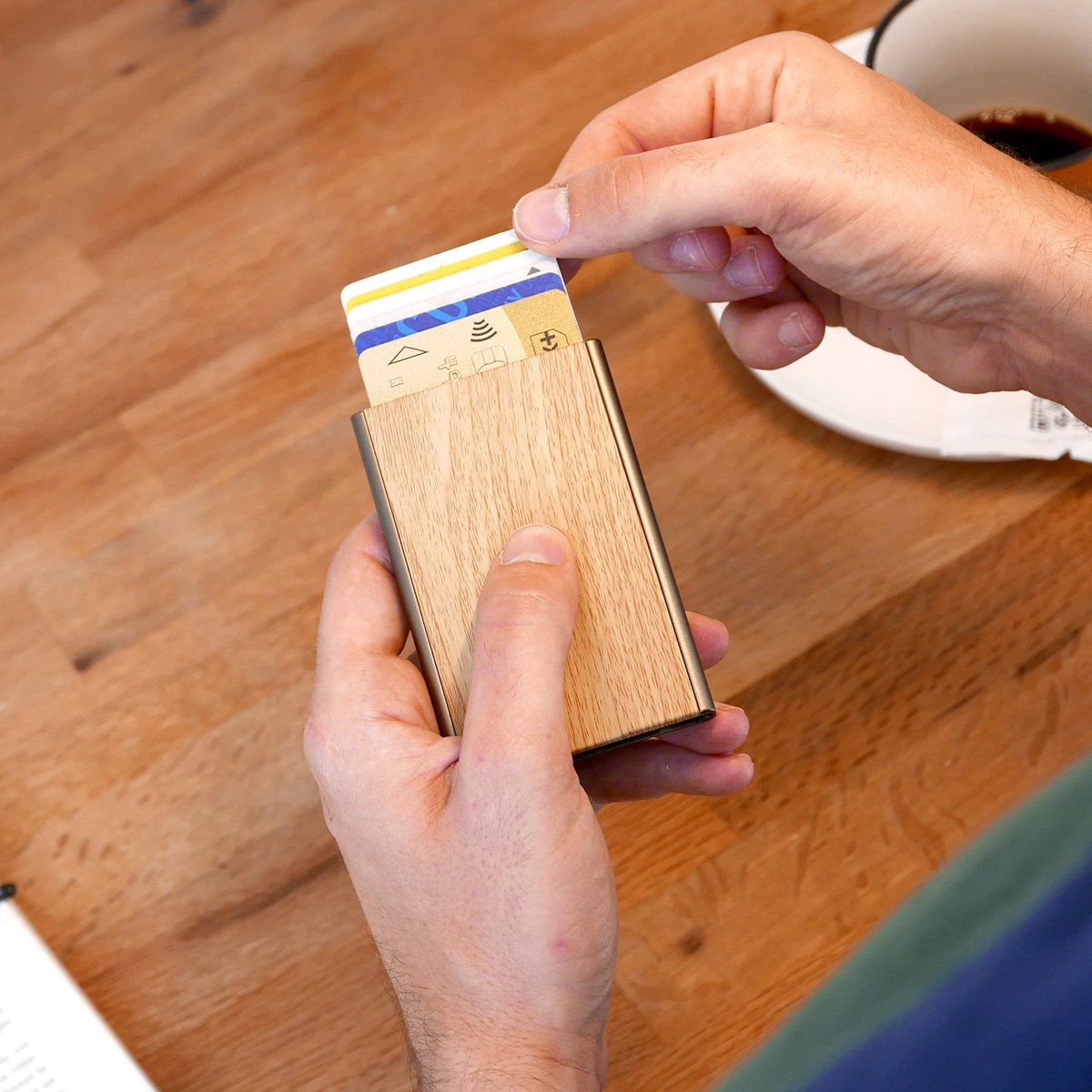 SnelShoppen - Automatische Aluminium Kaarthouder met RFID Bescherming, Dun Minimalistisch Portemonnee voor Heren en Dames, Capaciteit 1 tot 6 Kaarten,