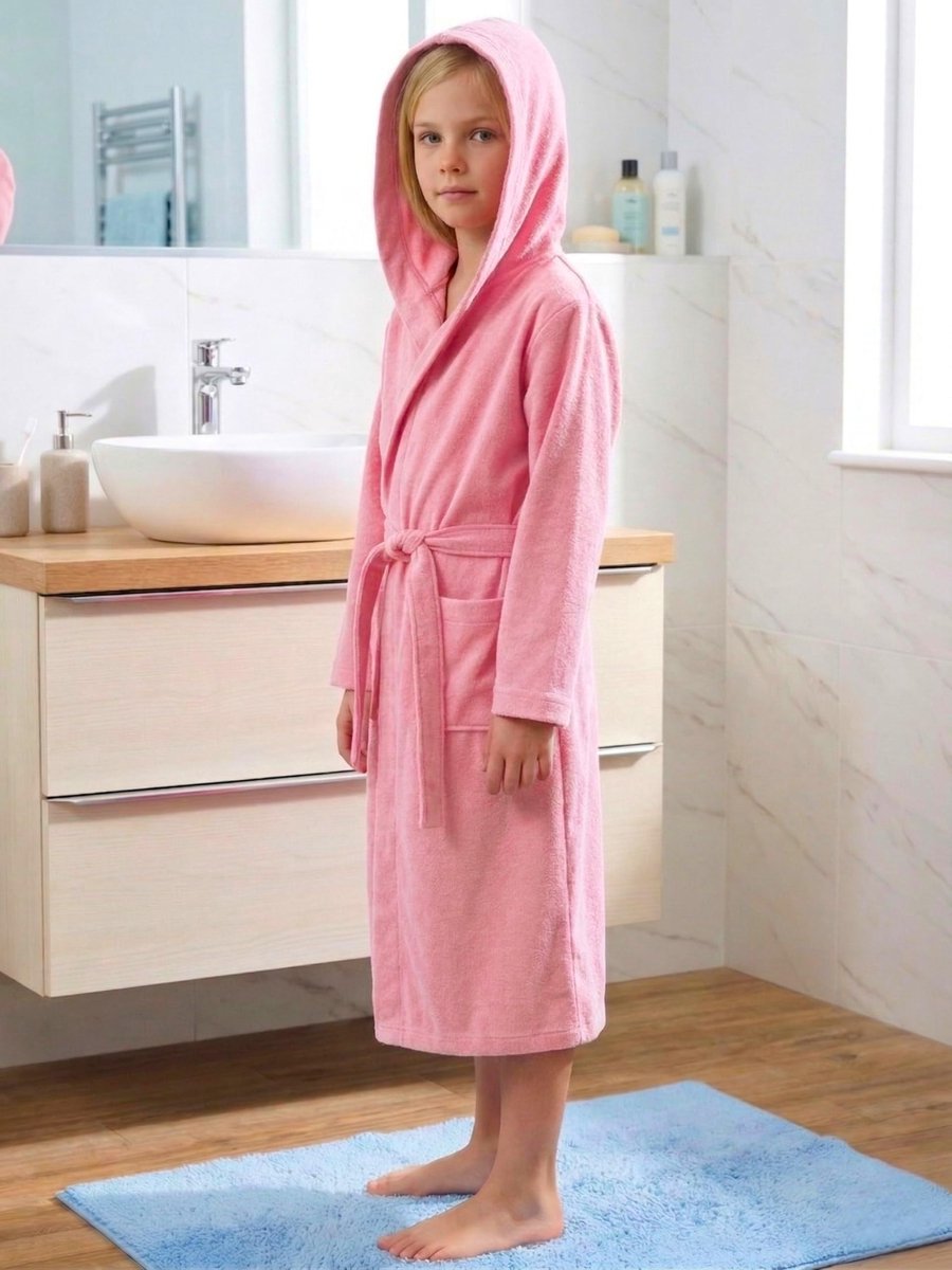 SnelShoppen - Kinderbadjas Microvezel Roze voor Jongens en Meisjes, Licht en Praktisch met Capuchon, Zakken en Riem, 4-14 Jaar, Ideaal voor Thuis en V