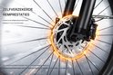 Gedetailleerde close-up van de schijfremmen en voorvork van een elektrische fiets met een gouden gloed.