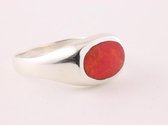 Ovale hoogglans zilveren ring met rode koraal steen - maat 19