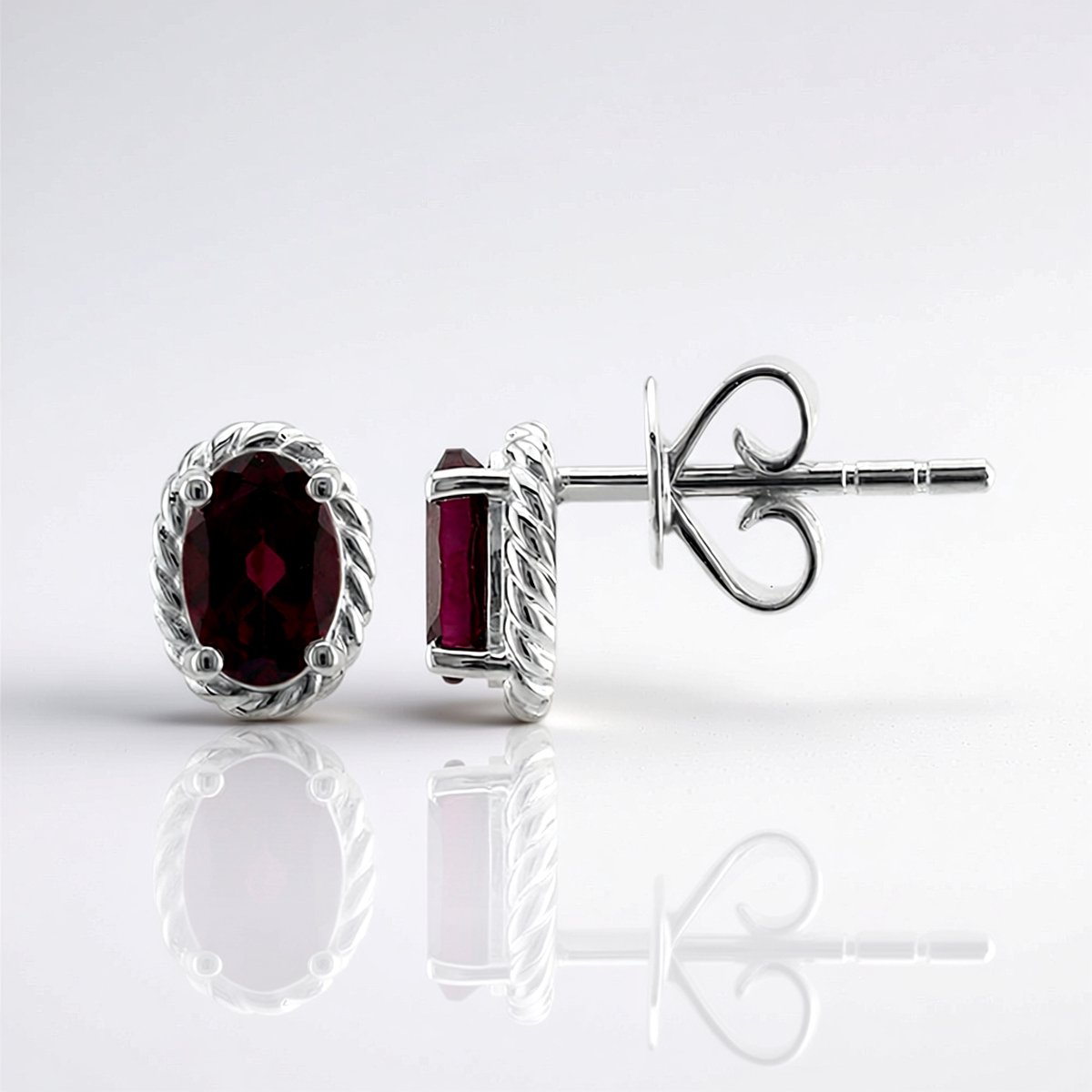 Cavill - Zilveren oorbellen - 925 sterling zilver met 0,935 ct Rift Valley rhodoliet ovaal - Elegant en comfortabel sieraad - Oorknopjes met edelsteen