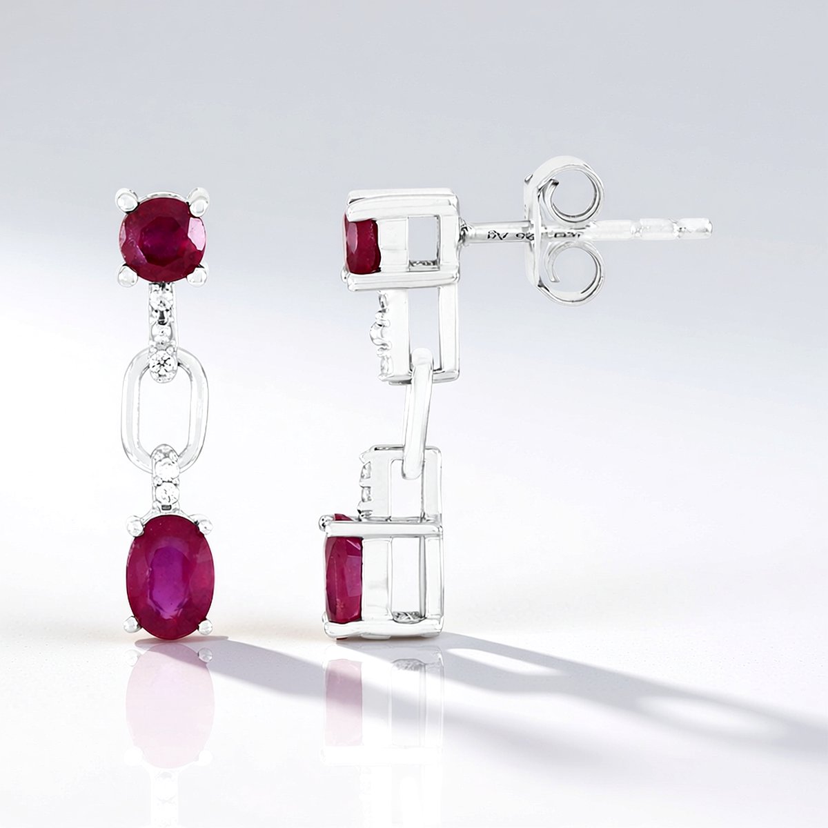 Cavill - Elegante Oorbellen 925 Sterling Zilver Gerhodineerd - Madagaskar Robijn 1,9 ct Ovaal & Rond - Zirkonia Oorknopjes