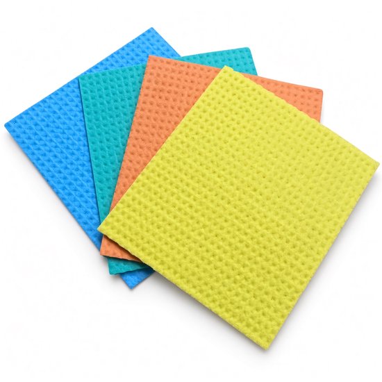 Quatre éponges de cuisine de couleur jaune, orange, cyan et bleu, avec un motif quadrillé.
