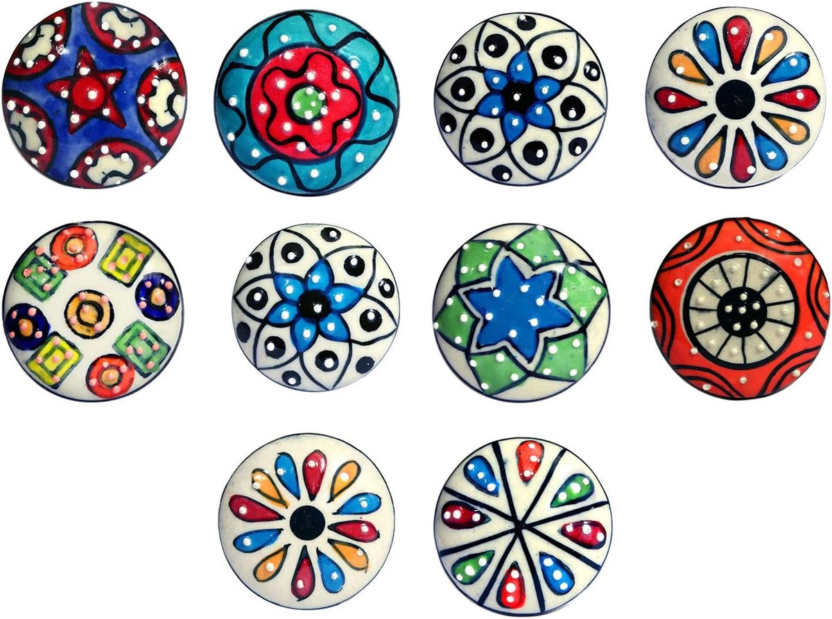 Set van 10 keramische knoppen met verschillende mozaïekontwerpen, met de hand geschilderd. Handgemaakte handvatten voor kasten, laden en dressoirs. Classic-knoppen van 40 mm diameter.