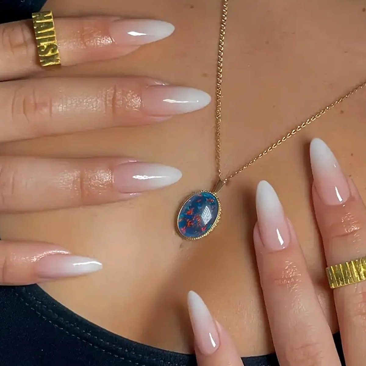 24 stuks Press-on nagels, amandelvormig, roze wit gradiënt Franse kunstnagels, gemiddelde lengte, stiletto ombre herbruikbare glanzende gel acryl volledige dekking nepnagels lijm op voor vrouwen en